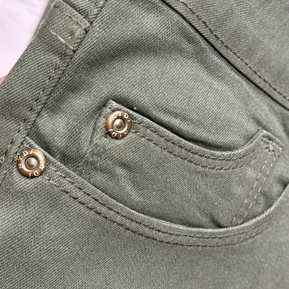 NYDJ NOT YOUR DAUGHTER’S JEANS army green women’s ankle length pants EUC size 8 - Picture 12 of 14